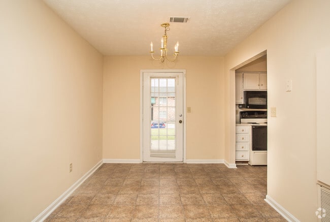 2BR, 1.5BA - 1,100 SF