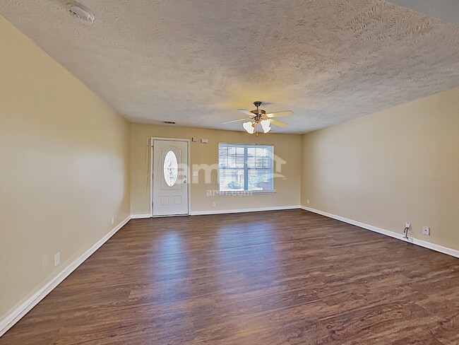 Photo - 105 Tulip Grove Pt