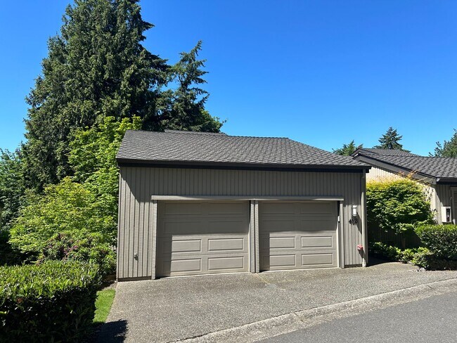 Photo - Yarrow Hill Condominiums ~ Kirkland