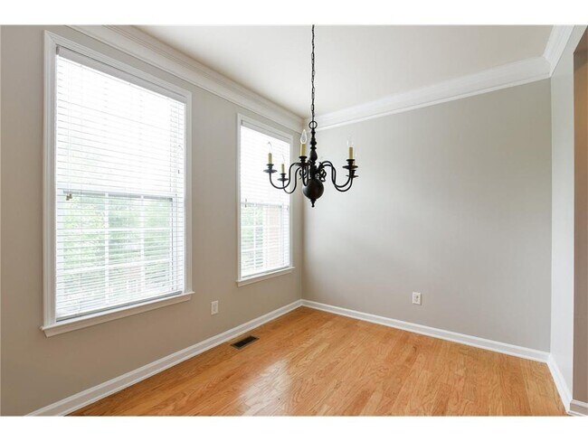 Photo - 428 Tioram Ln SE