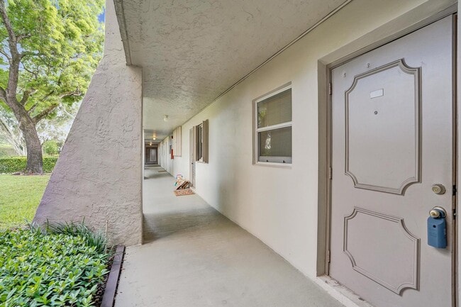 Photo - 9460 Poinciana Pl Unit 101