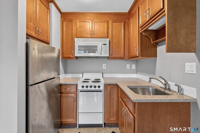 Building Photo - 1 Gold St Unit 3F