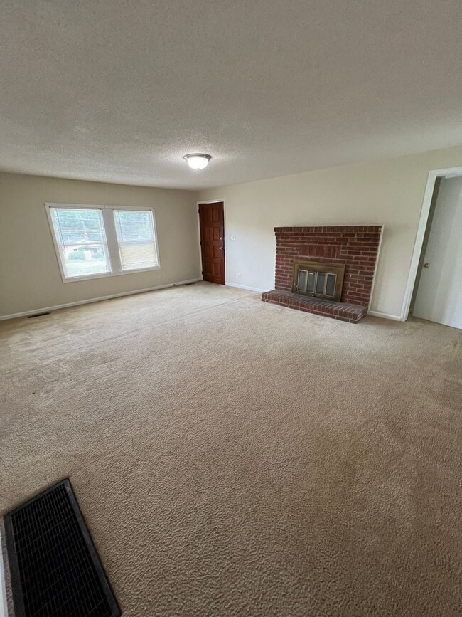 326 Mayflower Ave