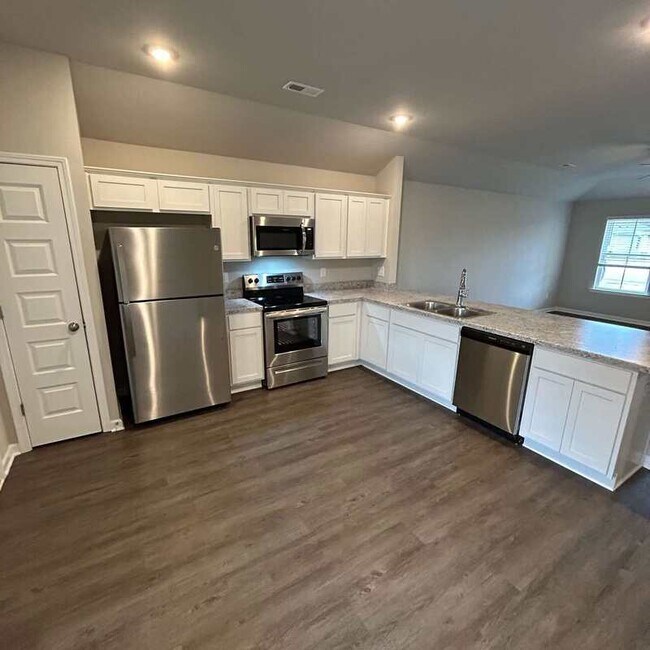 Photo - 126 Broughton St