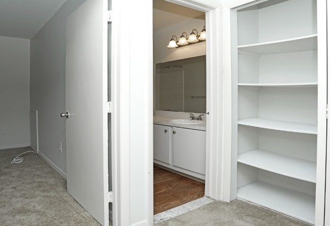 Photo - Pine Ridge Apartments - Southfield, MI