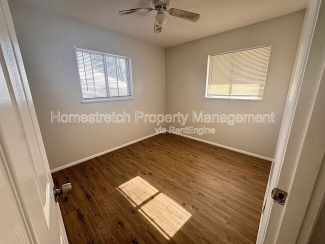 Photo - 538 Banavie Dr