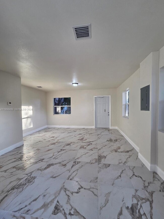 Photo - 295 NW 48th St