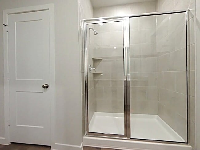 Photo - 523 Shoreview Dr