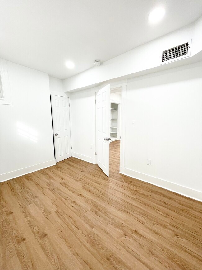15 Woodbridge St