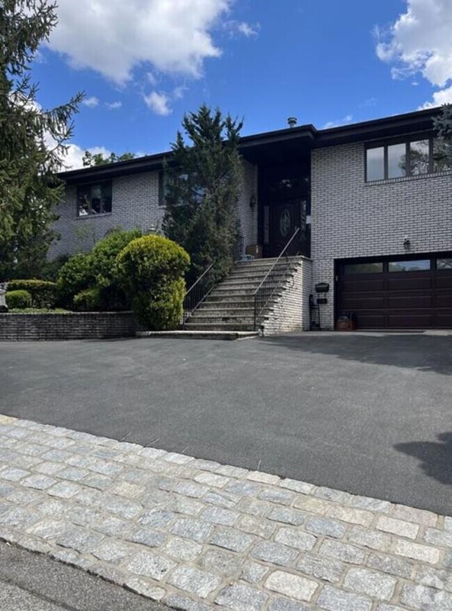 Building Photo - 74 Ardell Rd Rental