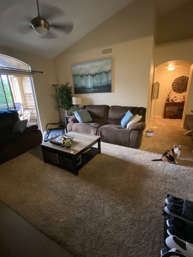 Sala de estar - 1641 W Canal Cir, 735 Unidad 735