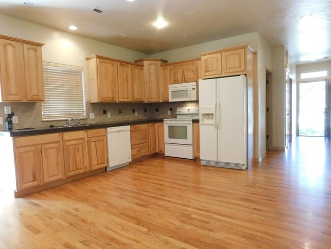 Photo - 570 1/2 Garden Grove Court