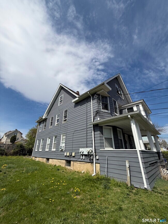 Photo - 610 Hawley Ave