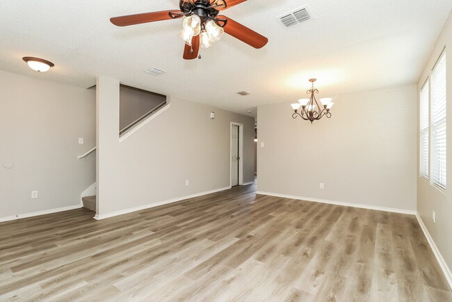 Photo - 631 Silvertop Rd