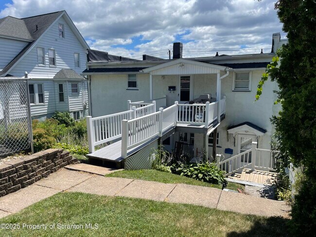 Photo - 1312 Main St