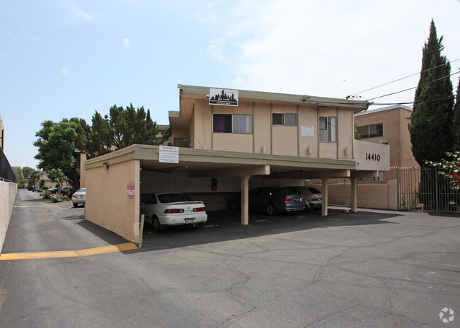 Building Photo - 14410 Valerio St Rental