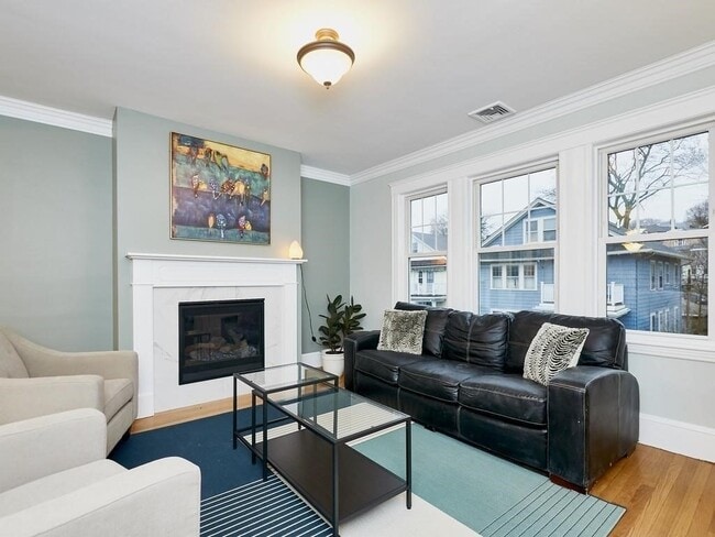 Photo - 35 Roseway St