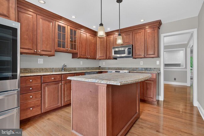 305 Williamsburg Ct