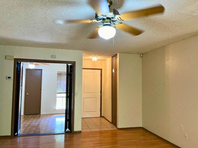 Photo - 5959 Oak Run St