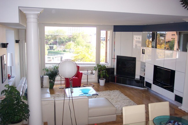 Apartment Photo - Manhattan Place Apartments