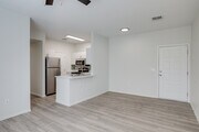 2BR, 2BA - 793 SF