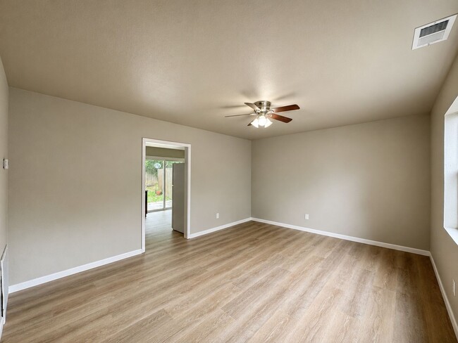 Photo - Remodeled 2 Bed/ 1.5 Bath Townhouse in Batesville!