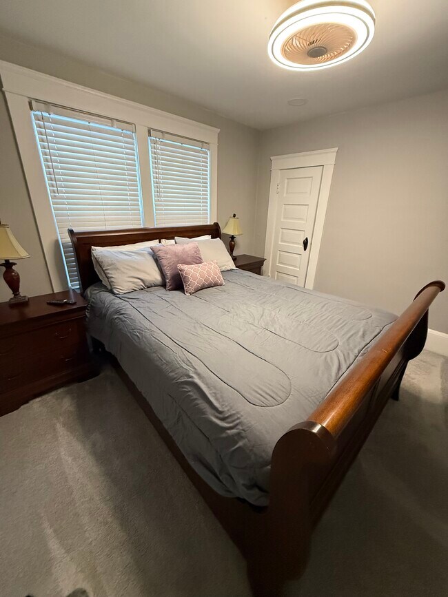 Photo - 852 Aetna St