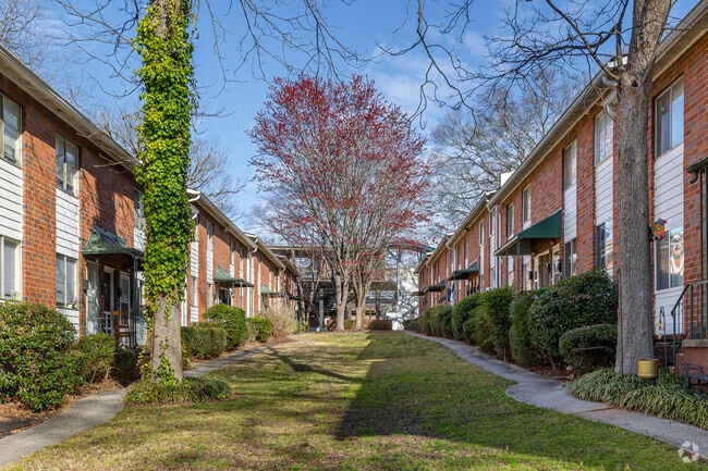 Courtyard - Station Square Apartments