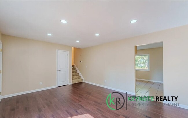 Photo - 125 Teakwood Ln