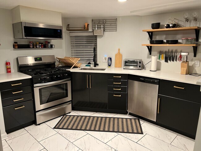 Photo - 633 14th St NE Unit 2 - LOWER