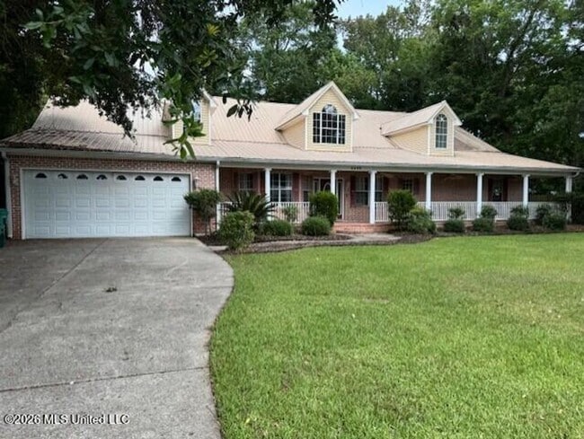 Building Photo - Large Updated Home