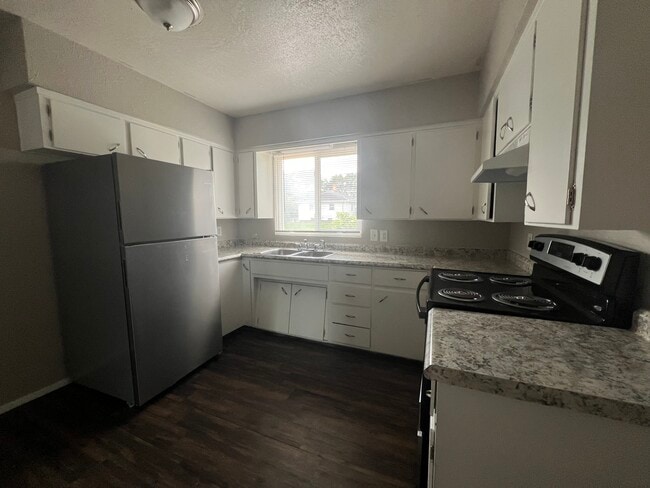 Kitchen - 215 Miriam Dr Unit D