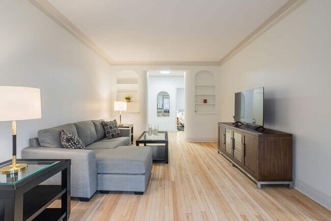 Photo - 7 Av Roosevelt Ave