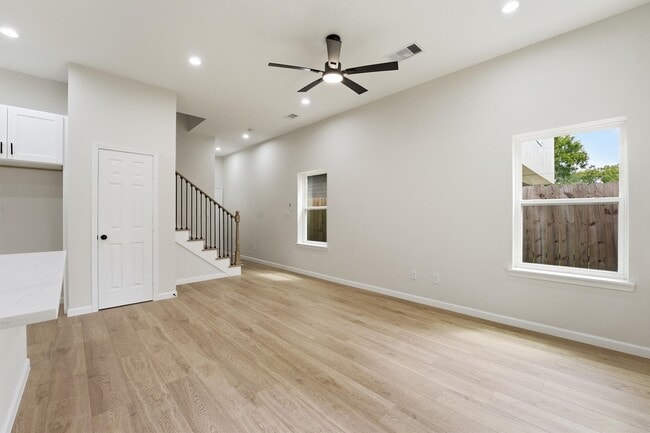 Photo - 4354 Clover St
