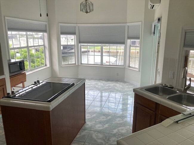 Photo - Family Friendly water front 3 Bedroom 3 ba...
