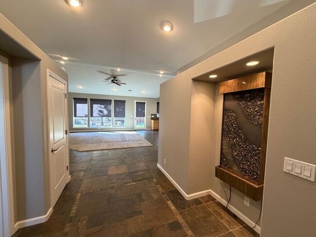 Photo - 1199 Manzanita Ln