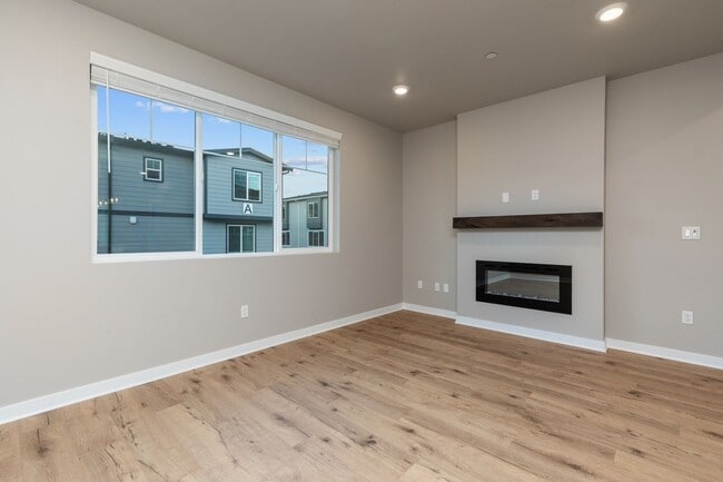 Photo - Modern 3 Bedroom Townhome with Designer Finishes in Lynnwood