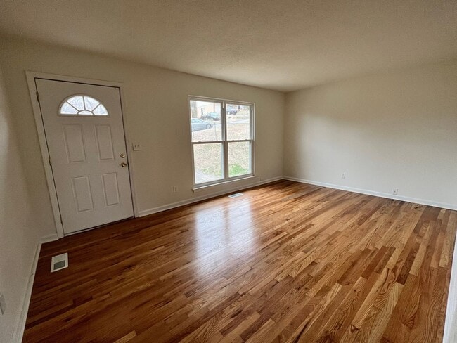 Photo - Newly renovated 3bed/2bath in east ridge for Rent!