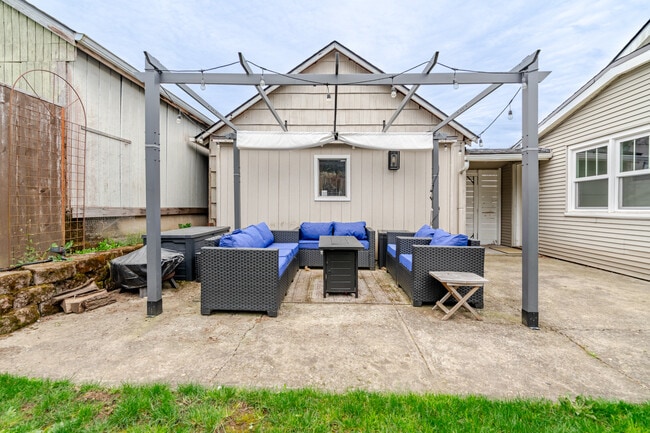 Photo - 200 W Arlington St Unidad Main Level