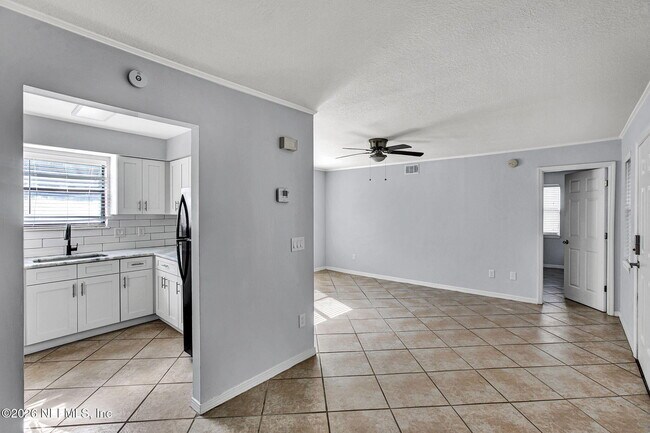 Photo - 725 7th Ave S