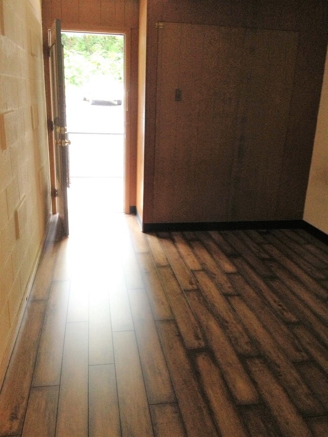 Photo - 1BR/1BA Unit in Great Location Close to Downtown & Schools! AVAIL. AUG 1, 2026 Unit 302