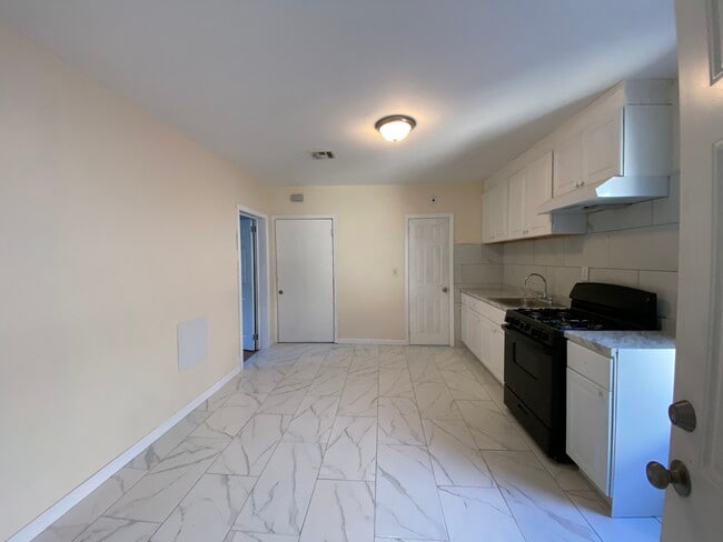 Photo - 450 Poplar St