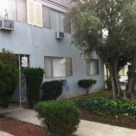 Front - 805 S Broadway Unit #4