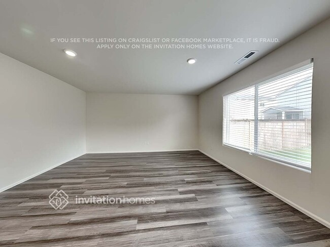 Photo - 9142 Lady Slipper St SE