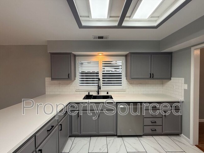 Photo - 428 Phoenix Ave