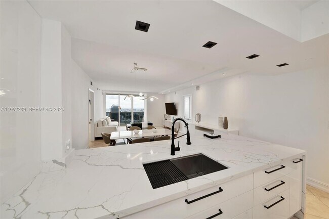 Photo - 1830 S Ocean Dr Unidad 4704