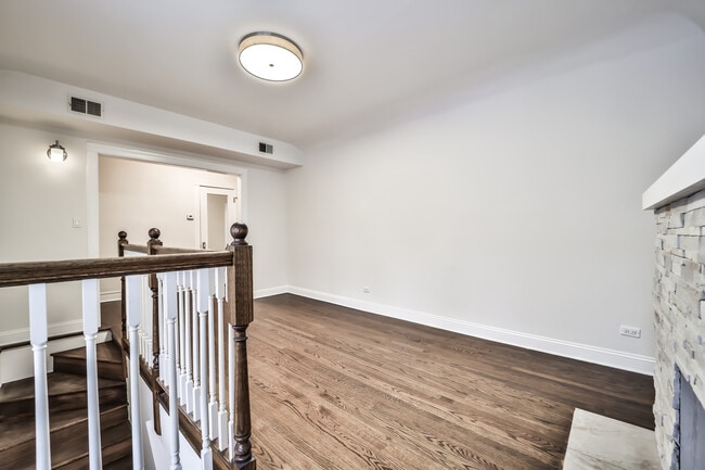 Photo - 734 W Waveland Ave Unit 1N