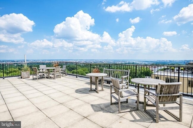 Photo - 2720 Wisconsin Ave NW Unidad 106