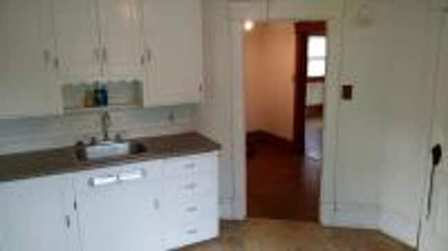 Photo - Charming 2-Bedroom Apartment in Cedar Falls – Great Location!