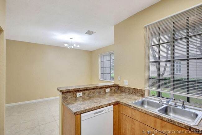 1302 Lucaya Dr